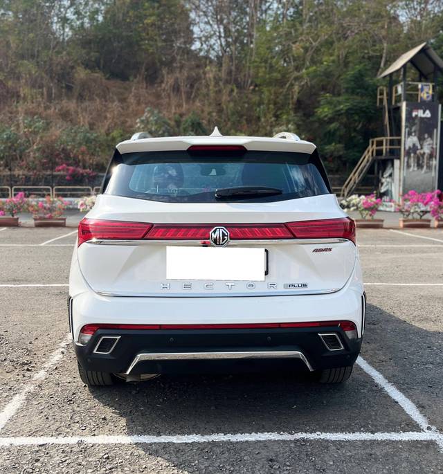 https://images10.gaadi.com/usedcar_image/4521361/original/processed_df53f99b17af6e05fd4c6c7d65f0ad4e.jpg?imwidth=6402