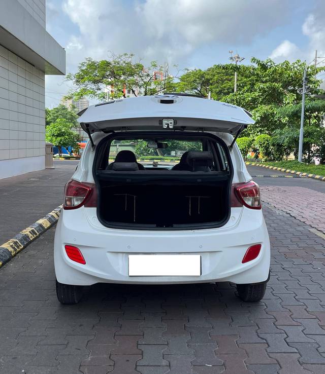 https://images10.gaadi.com/usedcar_image/4521369/original/processed_9eee3aec795a507057d9569388faa851.jpg?imwidth=6402