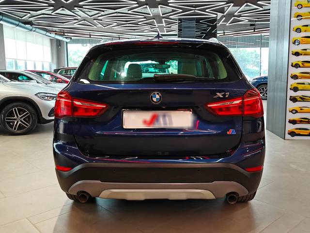 https://images10.gaadi.com/usedcar_image/4521371/original/processed_b449a1155c30c892ad7f2da1e75b55b0.jpg?imwidth=6402