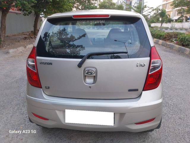 https://images10.gaadi.com/usedcar_image/4521377/original/processed_95011513e8ad57fc86133d2dee107bab.jpg?imwidth=6402