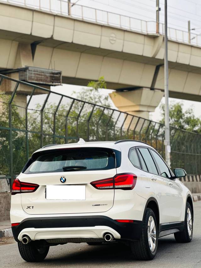 https://images10.gaadi.com/usedcar_image/4521381/original/processed_d4415e5d0ce4c35493f52d5d88a76f86.jpg?imwidth=6401