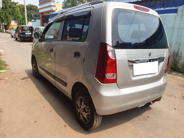 https://images10.gaadi.com/usedcar_image/4521405/original/processed_708a214906cf22ce1b95f033582146e4.jpg?imwidth=6402