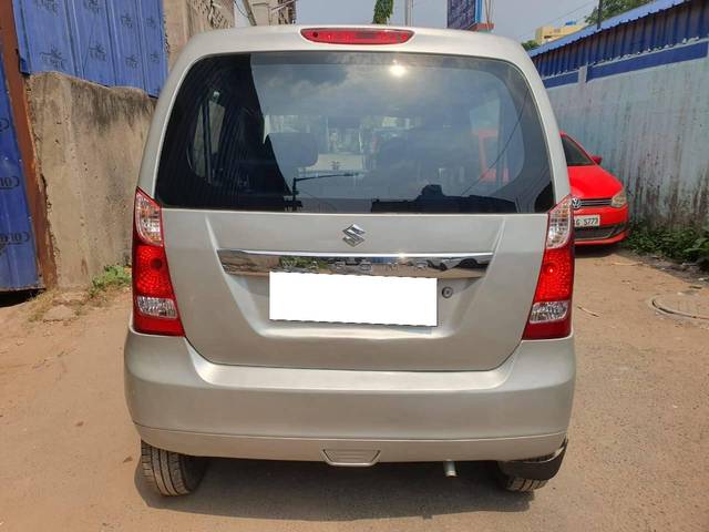 https://images10.gaadi.com/usedcar_image/4521405/original/processed_7fb1c6647b512389d37f7c2c23c5083a.jpg?imwidth=6401