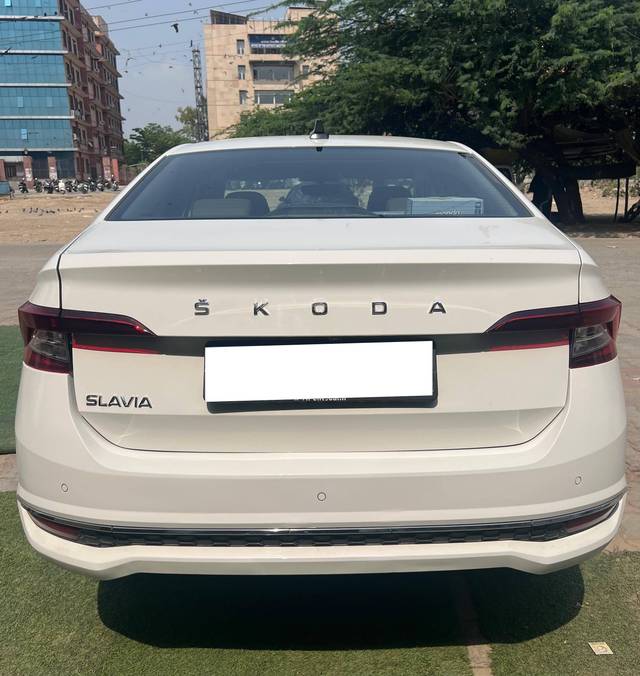 https://images10.gaadi.com/usedcar_image/4521413/original/processed_9f2e5756-604d-4eae-91d4-f6046446d056.jpg?imwidth=6402