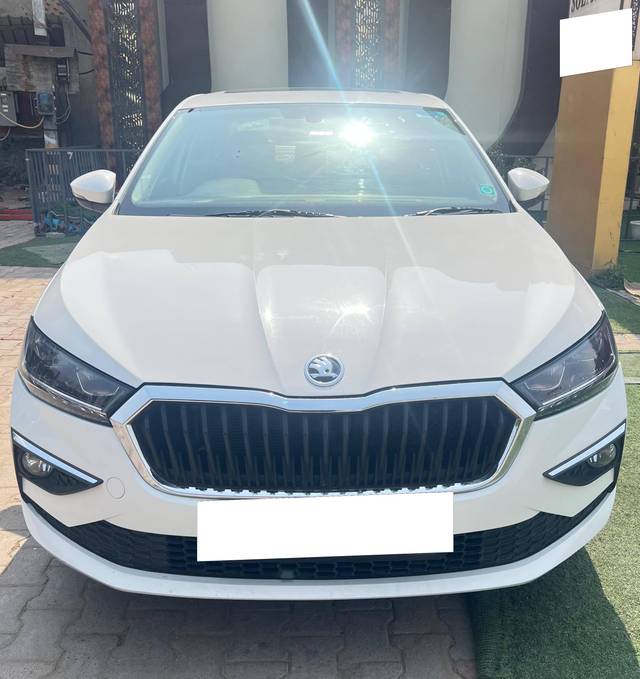 https://images10.gaadi.com/usedcar_image/4521413/original/processed_eb7c853d-5ed0-40b9-9352-84a3315ff4ec.jpg?imwidth=6400