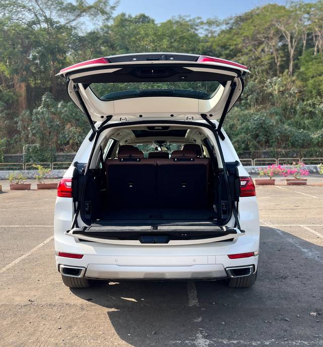 https://images10.gaadi.com/usedcar_image/4521414/original/bc19c94ee8c0834563c4b3491b77e112.jpg?imwidth=6402