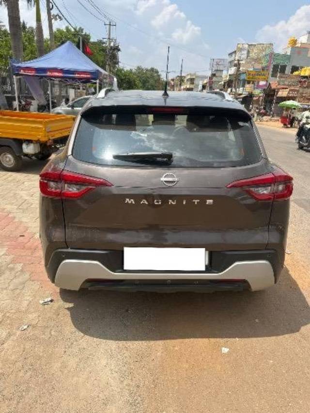 https://images10.gaadi.com/usedcar_image/4521417/original/processed_11ef843c-74b2-485c-9770-a389c4d2e797.jpg?imwidth=6401