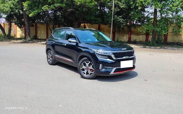 https://images10.gaadi.com/usedcar_image/4521424/original/processed_1de7ed67-62eb-466f-ac01-a8ed02ca07be.jpg?imwidth=6400