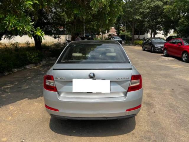 https://images10.gaadi.com/usedcar_image/4521431/original/processed_c033d43c-47aa-47d8-8895-984e56aabd1a.jpeg?imwidth=6401