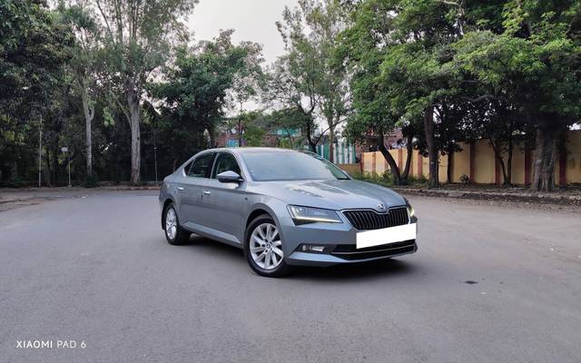 https://images10.gaadi.com/usedcar_image/4521433/original/processed_1d46fa3e-8b6b-425b-b9e9-474e103d5162.jpg?imwidth=6400