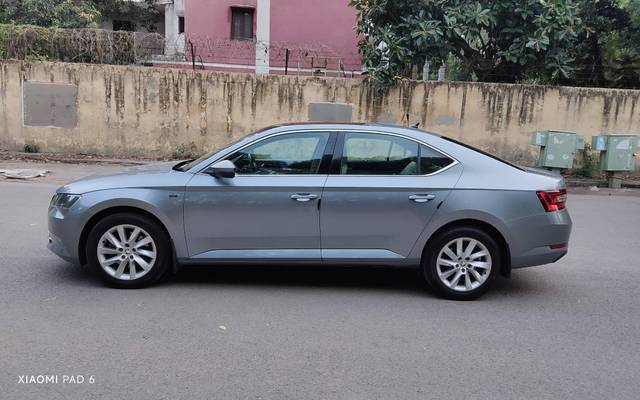 https://images10.gaadi.com/usedcar_image/4521433/original/processed_2f1cff5b-7b65-4ea7-b6ac-13702d88ba16.jpg?imwidth=6402
