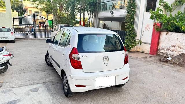 https://images10.gaadi.com/usedcar_image/4521440/original/processed_9cdbd28a-fa46-45cf-8bb8-55cb7535a3ed.jpeg?imwidth=6401