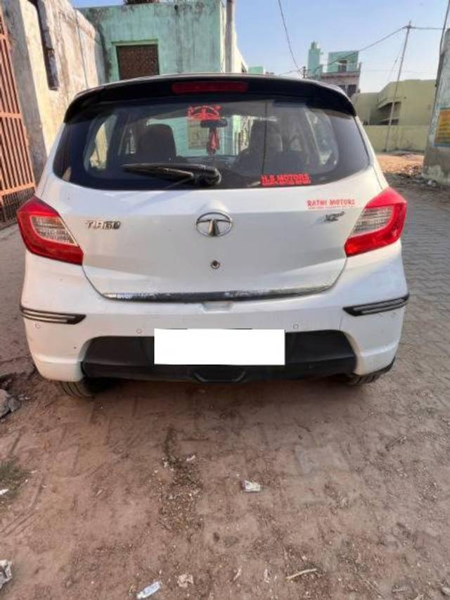 https://images10.gaadi.com/usedcar_image/4521443/original/processed_7f2cf038-5607-4303-817e-69710a858d1a.jpg?imwidth=6402