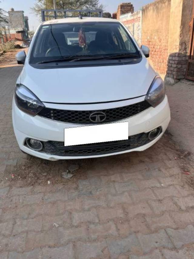 https://images10.gaadi.com/usedcar_image/4521443/original/processed_abbdf0d5-c6bc-4133-903e-c7c85df18b18.jpg?imwidth=6400