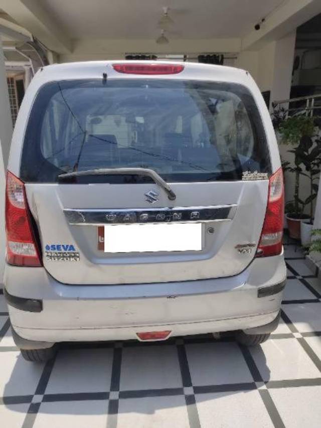 https://images10.gaadi.com/usedcar_image/4521472/original/processed_0d716f50-5df8-449d-9c04-fe232f91236a.jpg?imwidth=6400