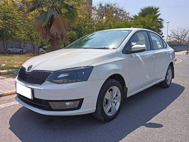 https://images10.gaadi.com/usedcar_image/4521484/original/processed_1d10327a9250c8bcb956d03ca1e47aef.jpg?imwidth=6400