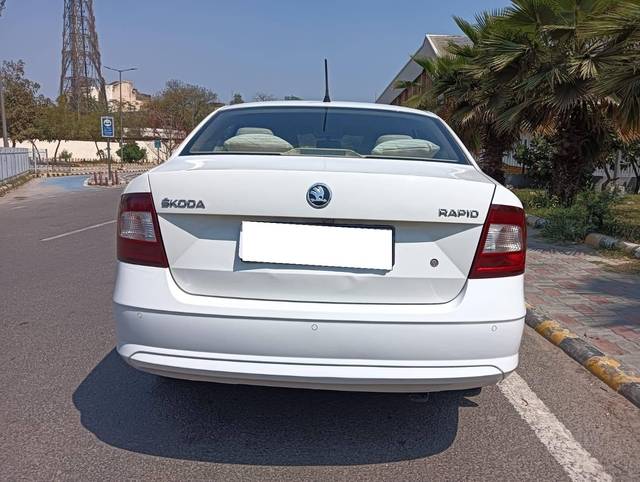 https://images10.gaadi.com/usedcar_image/4521484/original/processed_ed82483b6b6e759fdca67d43391d35e5.jpg?imwidth=6402