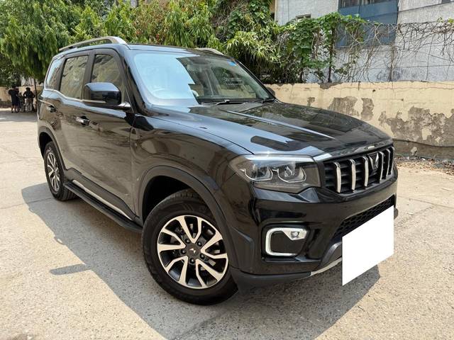 https://images10.gaadi.com/usedcar_image/4521487/original/processed_382b4db33e03a641d3b9c3c8b07e6261.jpg?imwidth=6401