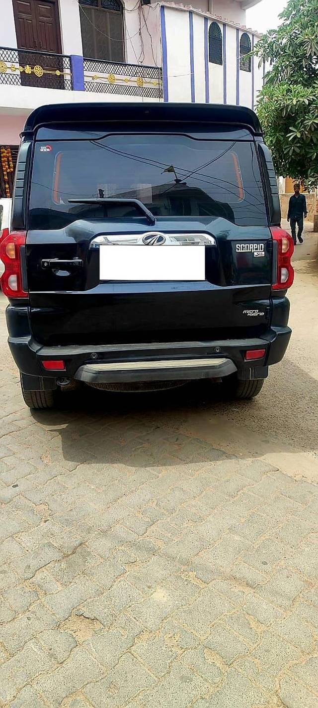 https://images10.gaadi.com/usedcar_image/4521501/original/processed_1668d71c69f6393c93627bc9bfcd10a4.jpg?imwidth=6401