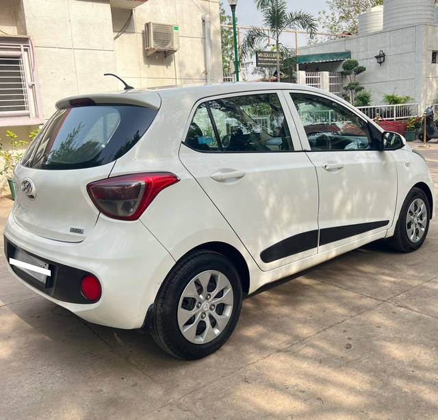 https://images10.gaadi.com/usedcar_image/4521505/original/processed_075b1f6a-2f42-4fee-babe-17af7543e3d9.jpg?imwidth=6401