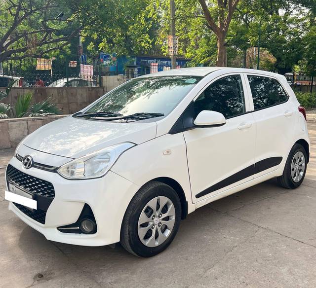 https://images10.gaadi.com/usedcar_image/4521505/original/processed_1b81a15f-ac8a-4b95-a6a1-d4e00baf46f4.jpg?imwidth=6400