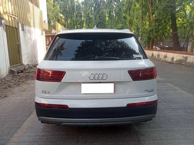 https://images10.gaadi.com/usedcar_image/4521510/original/processed_1309875f-44ce-46f7-a21f-bdd9f4c48ce7.jpg?imwidth=6402