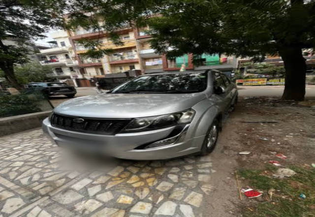 https://images10.gaadi.com/usedcar_image/4521512/original/40646d22-1395-4e7f-9d9b-bca5f7a47b8d.?imwidth=6400