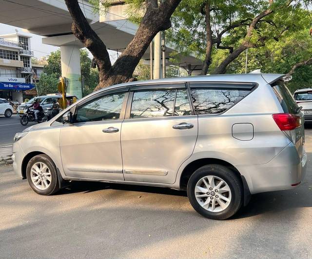 https://images10.gaadi.com/usedcar_image/4521513/original/processed_72f83a72-b2b7-481c-9722-6fd12906a7fa.jpg?imwidth=6402
