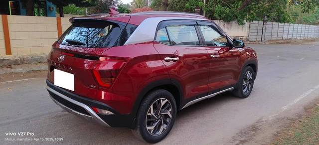 https://images10.gaadi.com/usedcar_image/4521516/original/processed_97e9fed65eeb414e637a05732d116a8f.JPG?imwidth=6401