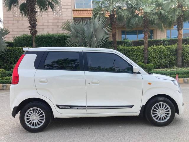 https://images10.gaadi.com/usedcar_image/4521519/original/processed_eab07c905e6060d3f8b474e436916f19.jpg?imwidth=6401