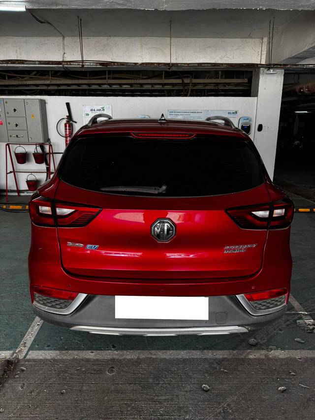 https://images10.gaadi.com/usedcar_image/4521543/original/processed_d0035f62-7487-4e87-a995-710dfecb71fb.jpg?imwidth=6402