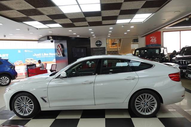https://images10.gaadi.com/usedcar_image/4521572/original/processed_8bb5a4c442e5d915389bebc96efc4a92.jpg?imwidth=6402