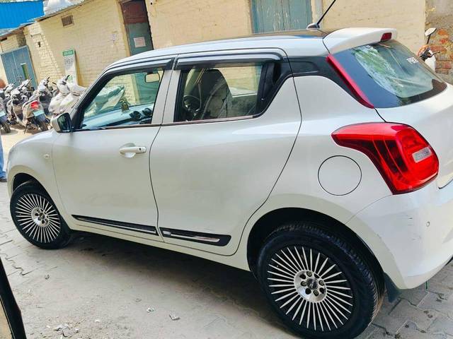 https://images10.gaadi.com/usedcar_image/4521573/original/processed_1e4175d835ff8918f47793d63b8049a9.jpg?imwidth=6402