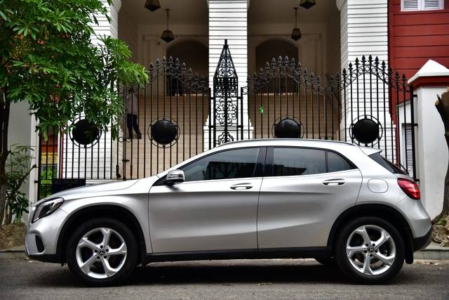 https://images10.gaadi.com/usedcar_image/4521574/original/fa54c15fedaf1d352466244ec4ecdc2c.jpg?imwidth=6402