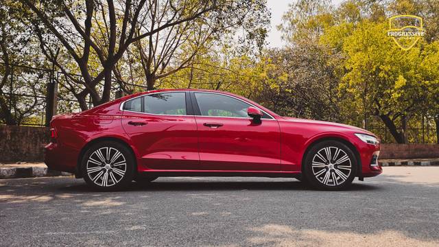 https://images10.gaadi.com/usedcar_image/4521584/original/processed_d0cfe6eeb10fabca199bb27b89b9eabb.jpg?imwidth=6401