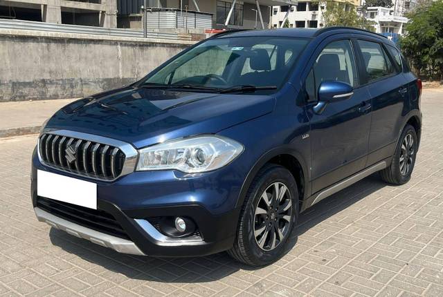 https://images10.gaadi.com/usedcar_image/4521590/original/processed_072b7f5cef38432f97d6b8e754b2617f.jpg?imwidth=6402