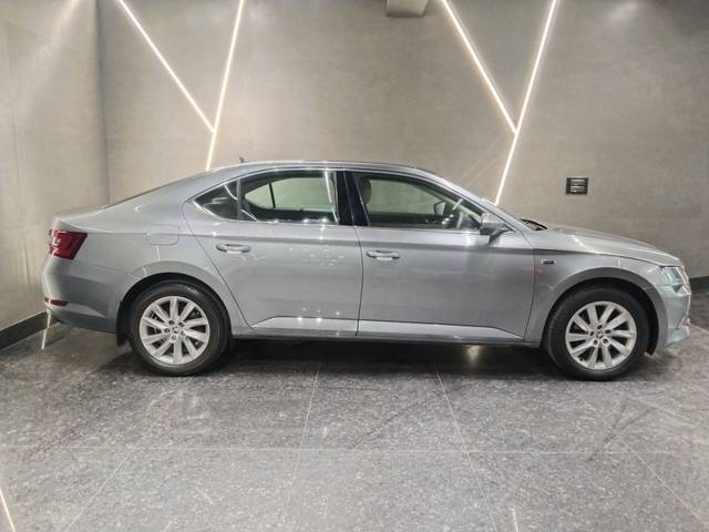 https://images10.gaadi.com/usedcar_image/4521598/original/6e1abea7663d7d952ed3b2ee492413a6.jpg?imwidth=6401