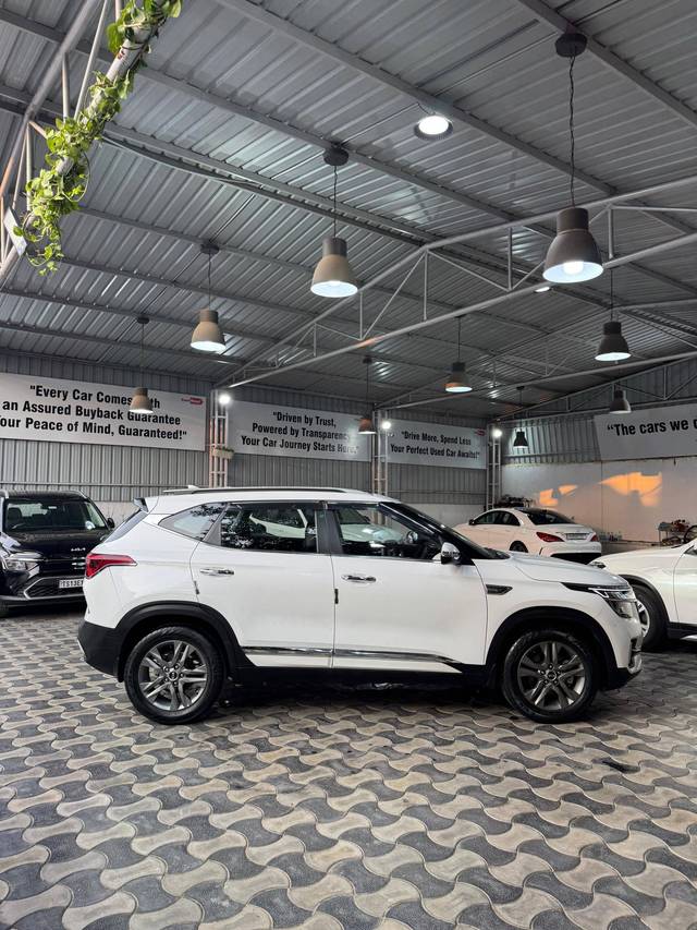 https://images10.gaadi.com/usedcar_image/4521603/original/processed_2167a0041d1d6339e62e25b8cca9e34f.jpg?imwidth=6401