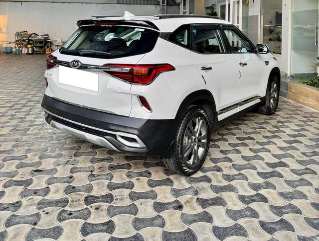 https://images10.gaadi.com/usedcar_image/4521603/original/processed_55f15204e1f00379aa0644d0ded384ec.jpg?imwidth=6402