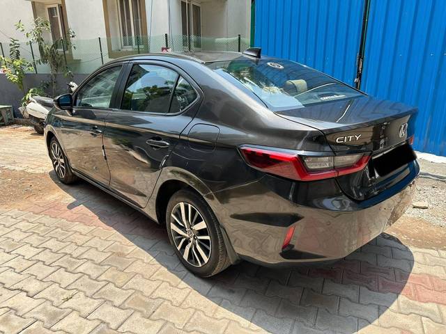 https://images10.gaadi.com/usedcar_image/4521613/original/processed_4b1bacd29a19eb8d5f237737c0920cd9.jpg?imwidth=6402