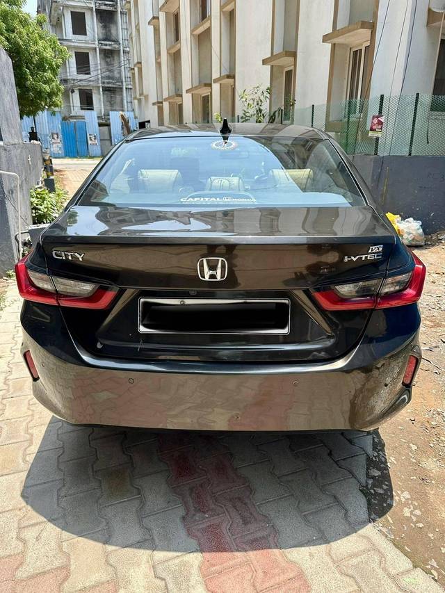 https://images10.gaadi.com/usedcar_image/4521613/original/processed_98c22ce0e26d7875fdd9aeb533aa9bb2.jpg?imwidth=6401