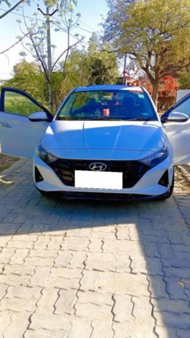 https://images10.gaadi.com/usedcar_image/4521625/original/processed_1cd6ada1-d131-4208-ac4a-4c4c34eea41c.jpg?imwidth=6401