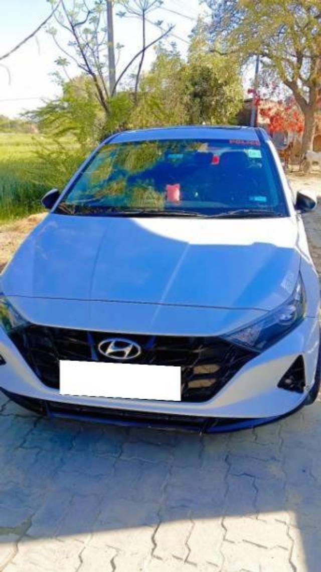 https://images10.gaadi.com/usedcar_image/4521625/original/processed_7f1c3610-149e-418d-8e1d-ab511efc6b35.jpg?imwidth=6400