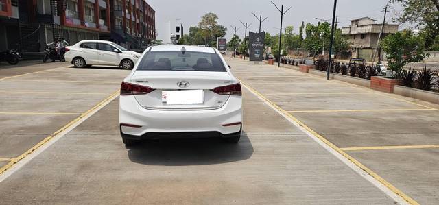 https://images10.gaadi.com/usedcar_image/4521629/original/processed_1bf7571009e5f0f3110302bee66cc5ee.jpg?imwidth=6401