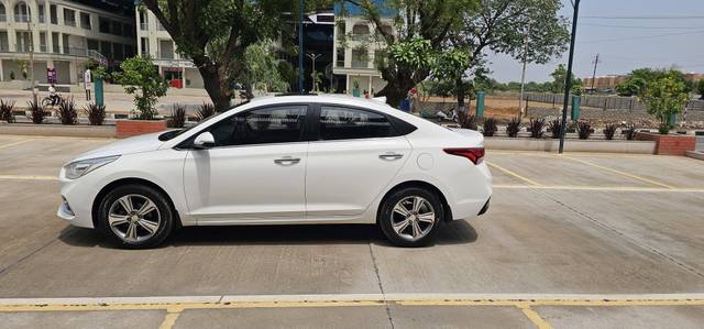 https://images10.gaadi.com/usedcar_image/4521629/original/processed_f46bb23a553a1000400fb45415b72280.JPG?imwidth=6402