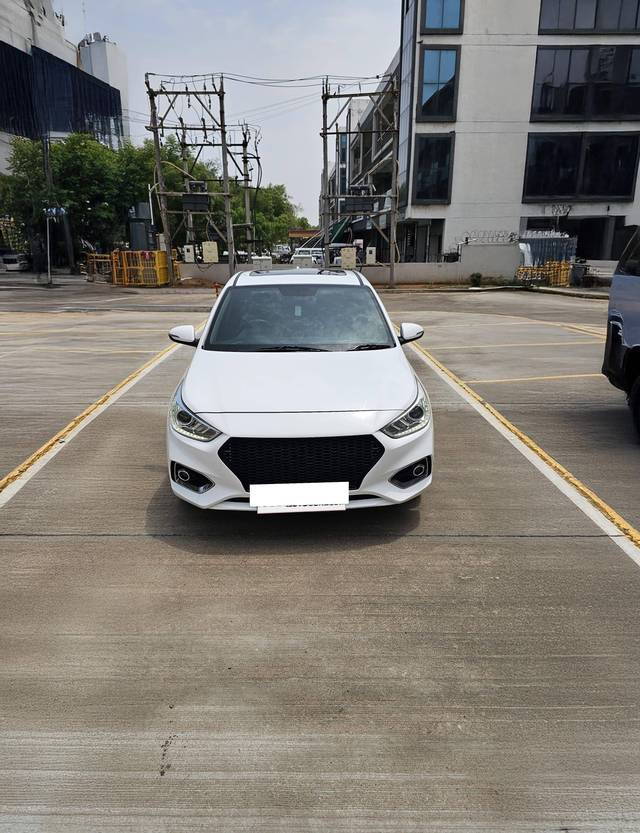 https://images10.gaadi.com/usedcar_image/4521629/original/processed_fecdac13dc66e2cecf91b694d19dfe0a.jpg?imwidth=6400