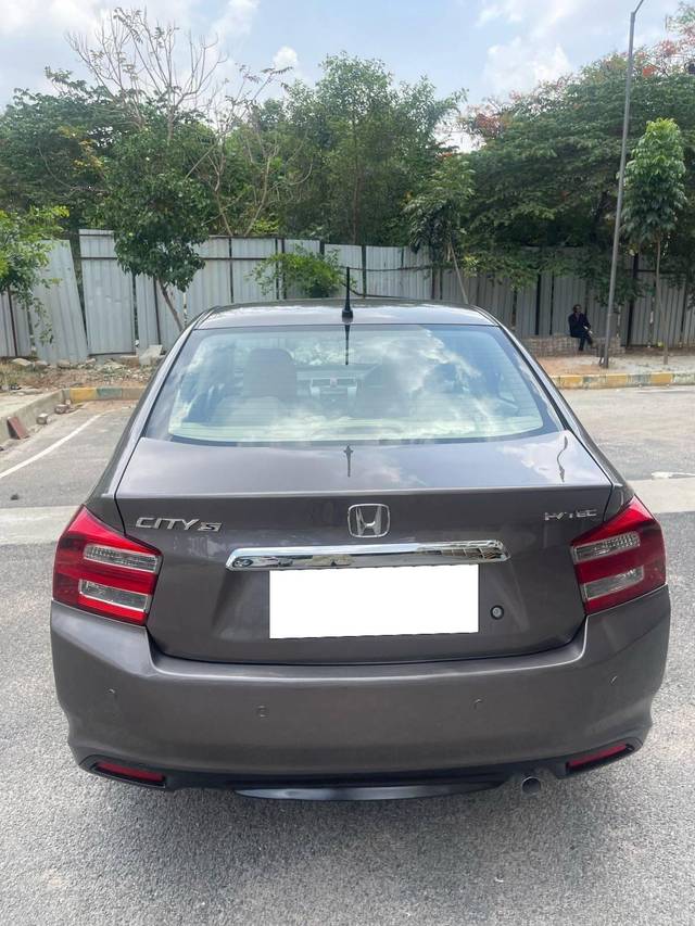 https://images10.gaadi.com/usedcar_image/4521637/original/processed_29b6b70e8e0dfac0af6adb65157fd3c0.jpg?imwidth=6402