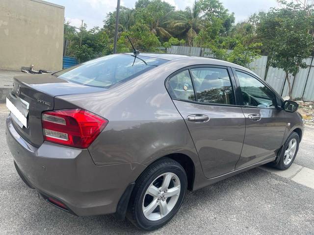 https://images10.gaadi.com/usedcar_image/4521637/original/processed_d9e40d9d4b9c6914514e0727cb858779.jpg?imwidth=6401