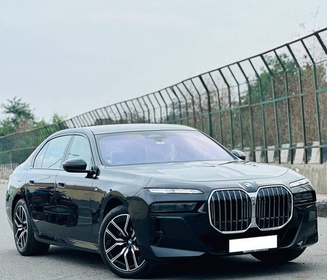 https://images10.gaadi.com/usedcar_image/4521638/original/processed_77ff6d1426adfc18aec70602cc7586ed.jpg?imwidth=6400