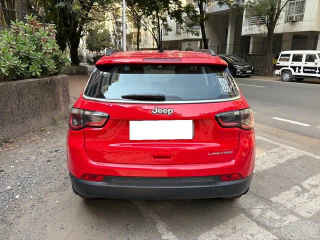 https://images10.gaadi.com/usedcar_image/4521641/original/processed_d666c659-2623-4c26-a968-7157a1c7c067.jpg?imwidth=6402